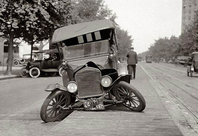 Интересные снимки автомобильных аварий начала двадцатого века