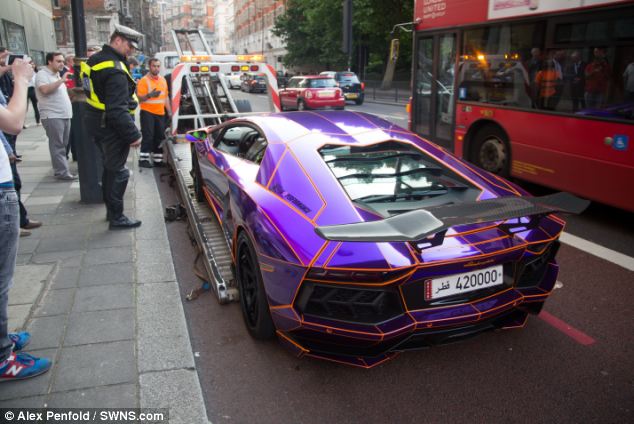 Lamborghini Aventador в Лондоне: права дома забыл