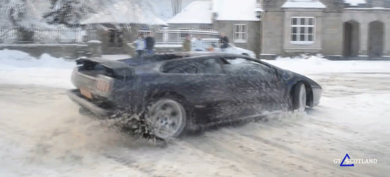 Как ведет себя Lamborghini Diablo VT 6.0 на снегу