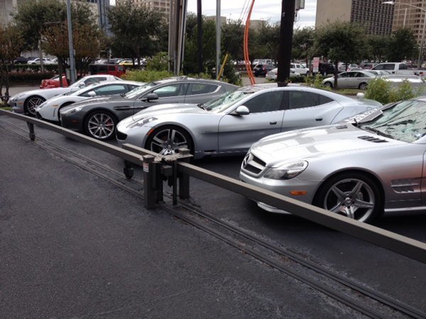Новости: в Техасе голый автоненавистник расстрелял дорогих автомобилей почти на $200000