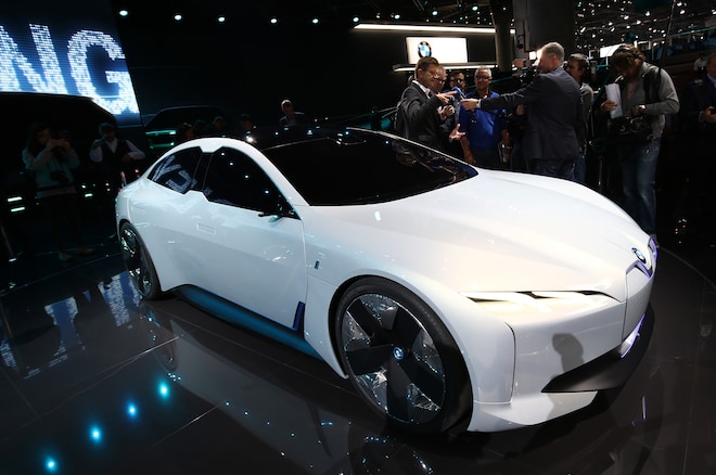 К 2025 году БМВ собирается выпустить 12 новых электромобилей
