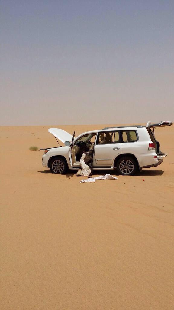Собираясь в пустыню на Lexus LX 570, не забывайте про технику безопасности!