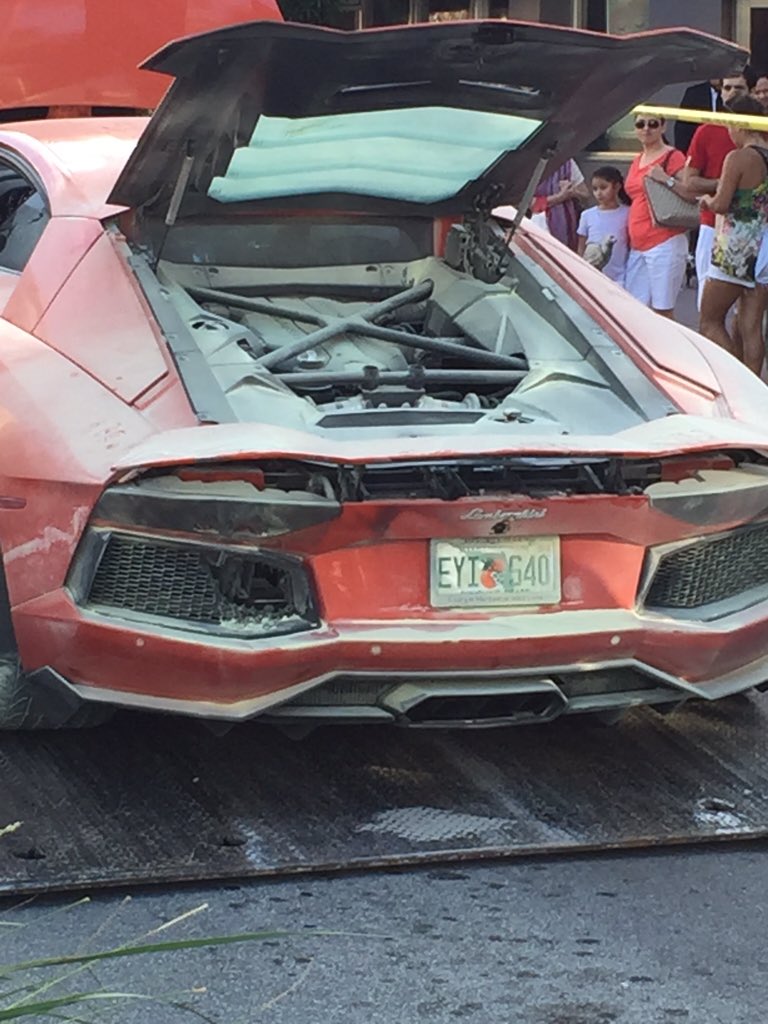 Парковщик довел Lamborghini Aventador до возгорания