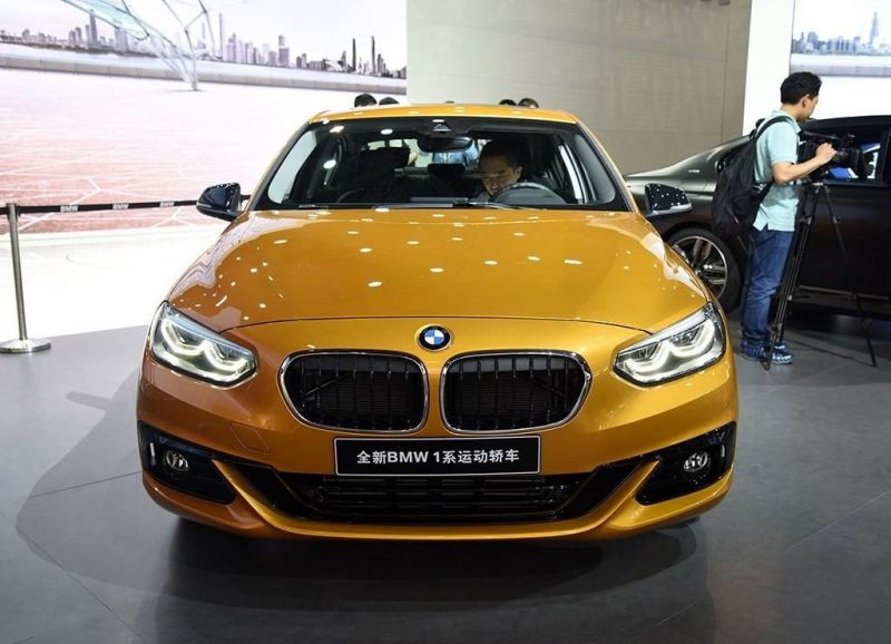 Седан BMW 1 серии продается теперь не только в Китае...