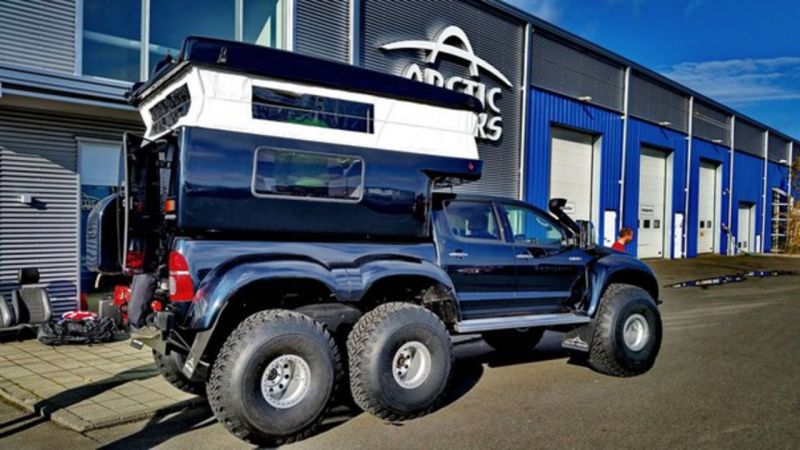 Toyota Hilux AT38 6x6 от Arctic Trucks теперь в домике