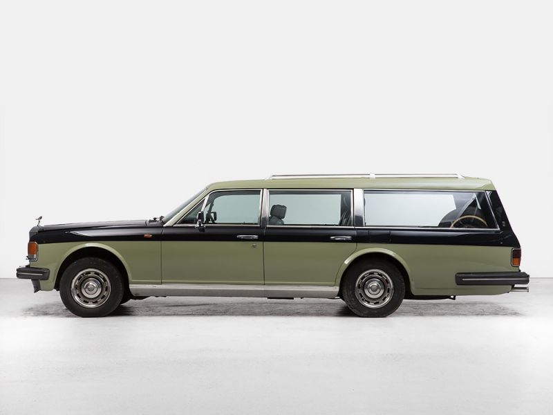 Желающие приобрести универсал Rolls-Royce 1983 года, налетайте!
