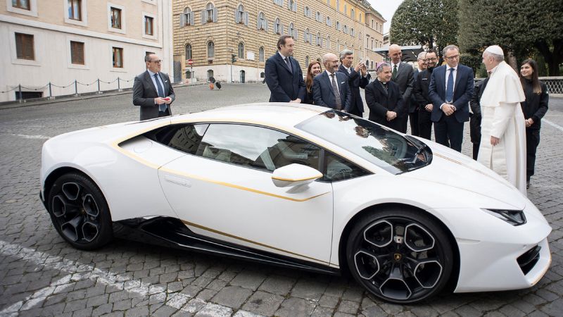 Спецзаказ Lamborghini Huracan для папы римского Франциска