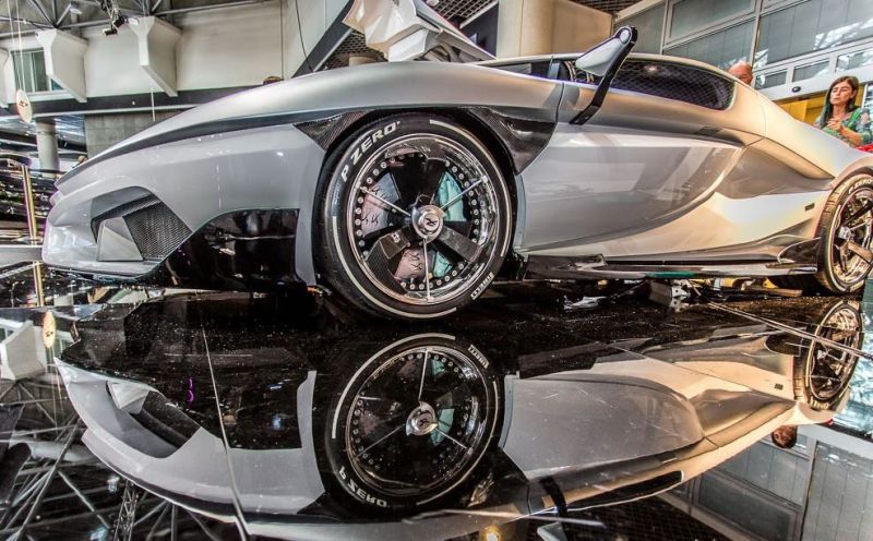 Frangivento Charlotte Roadster - супердорогой суперкар с супераквариумом