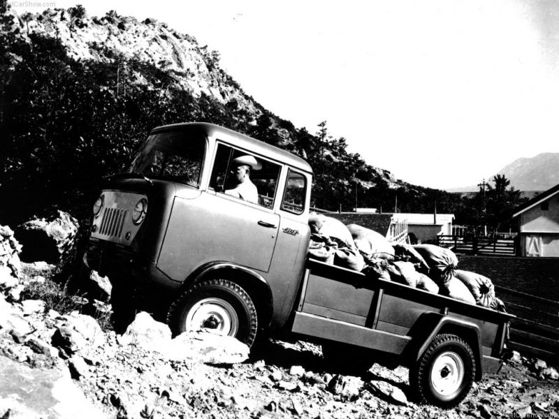 Jeep FC170 1958 года на гусеницах на автошоу SEMA-2014