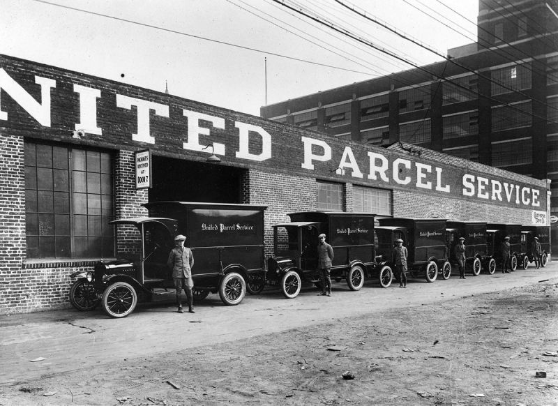Как менялись фургоны UPS с основания фирмы до наших дней