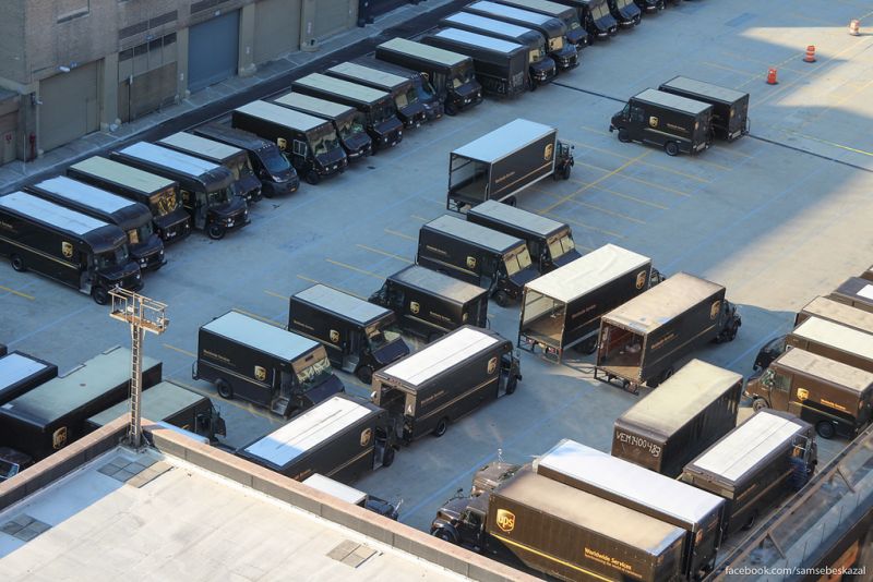 Как менялись фургоны UPS с основания фирмы до наших дней